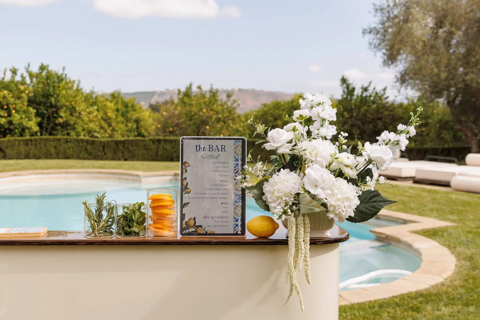 Olivia & David — citrus botanical scenography by Áurea 1618