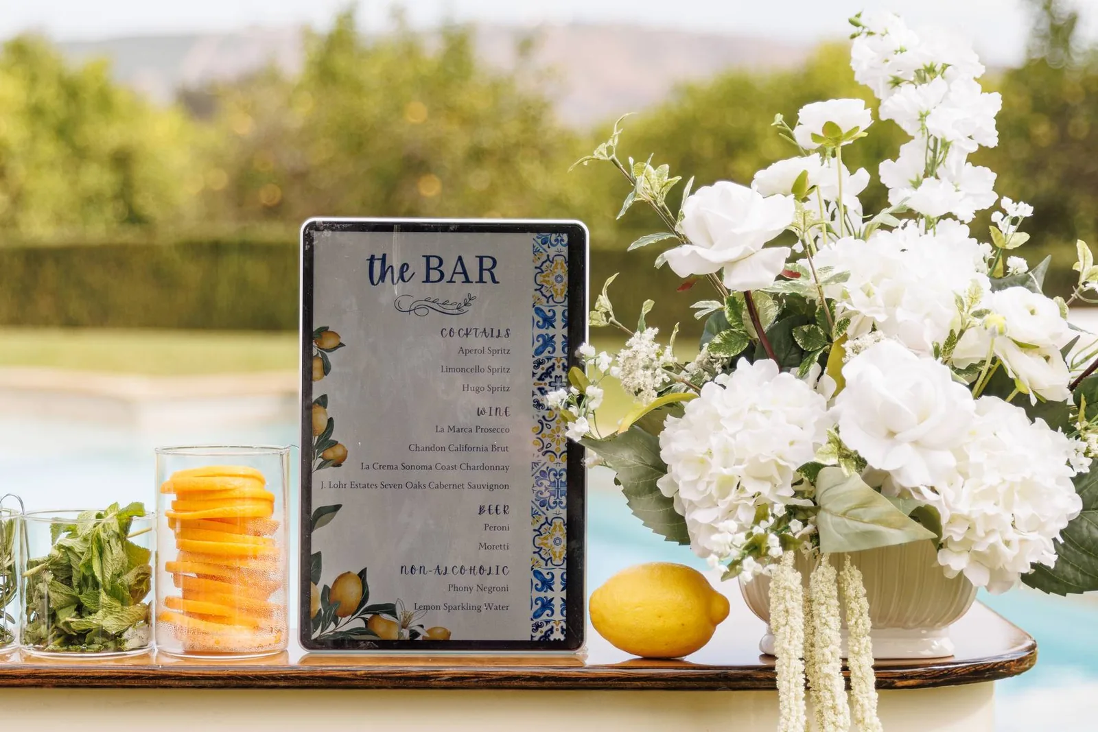 Olivia & David — citrus botanical scenography by Áurea 1618