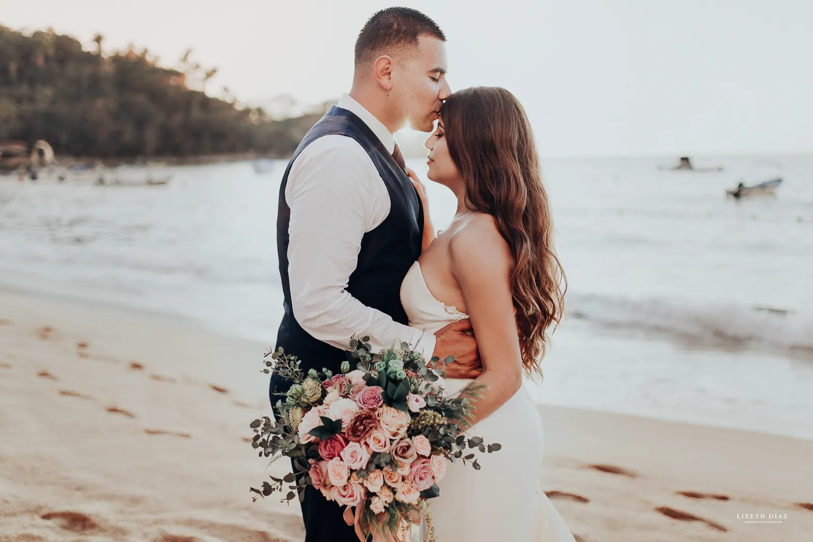 Bere & Isaac — floral scenography by Áurea 1618, Punta de Mita