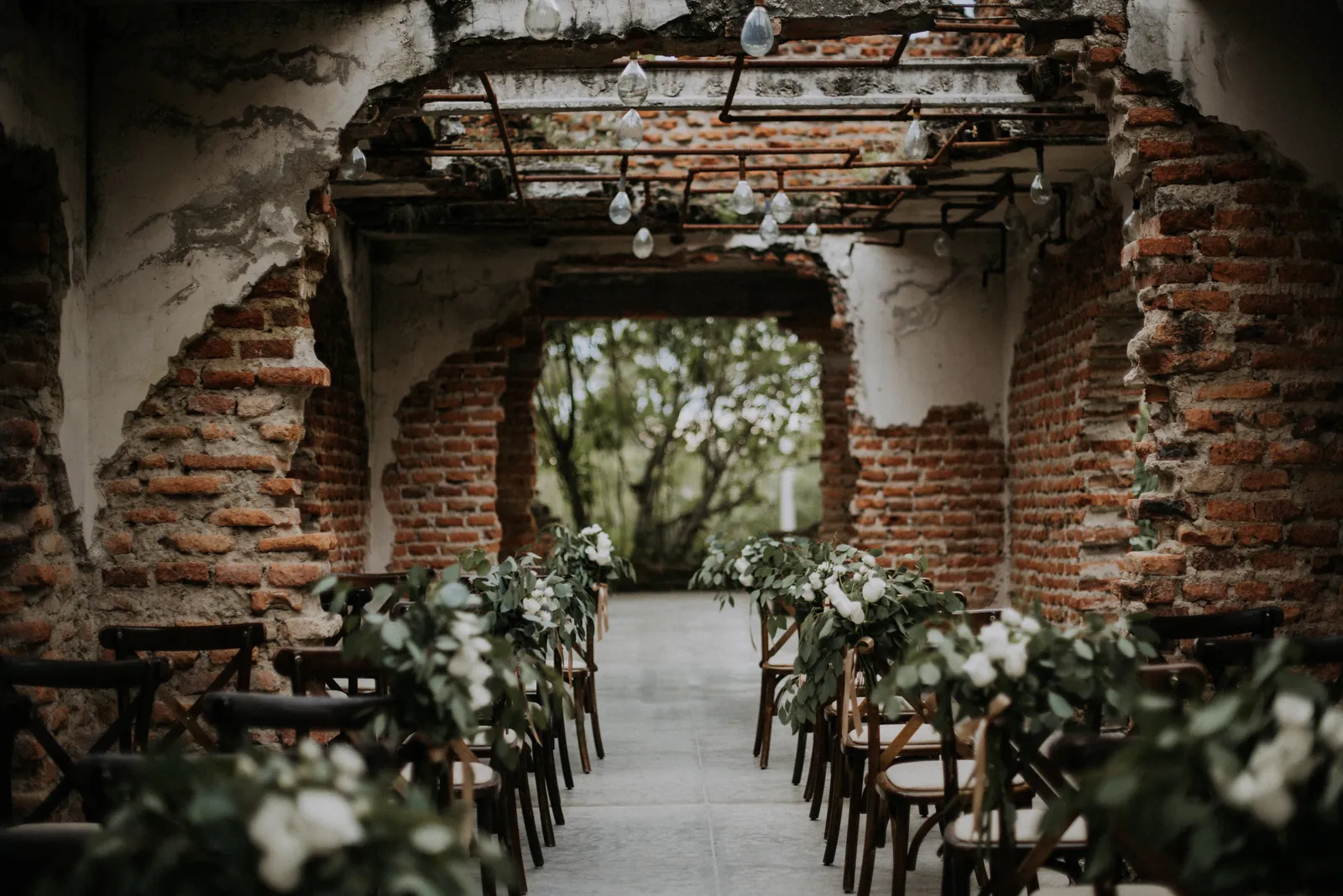Fernanda & Oscar — floral scenography by Áurea 1618, México