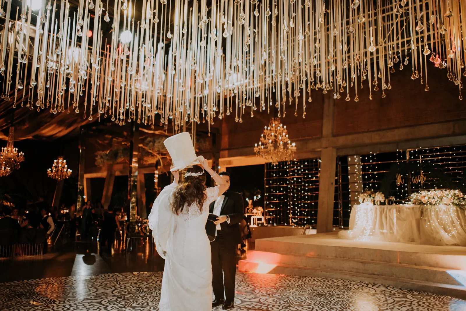 Fernanda & Oscar — floral scenography by Áurea 1618, México