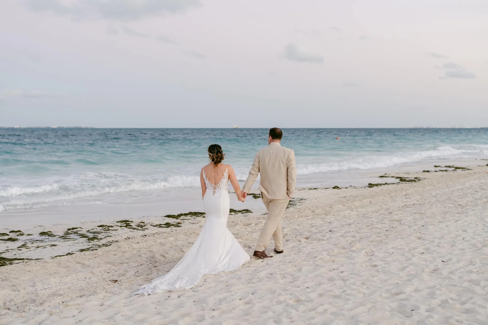 Paige & Mathew — floral scenography by Áurea 1618, Tulum