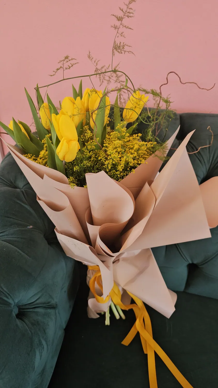 Amarillos — arreglo floral AM-05 de Áurea 1618