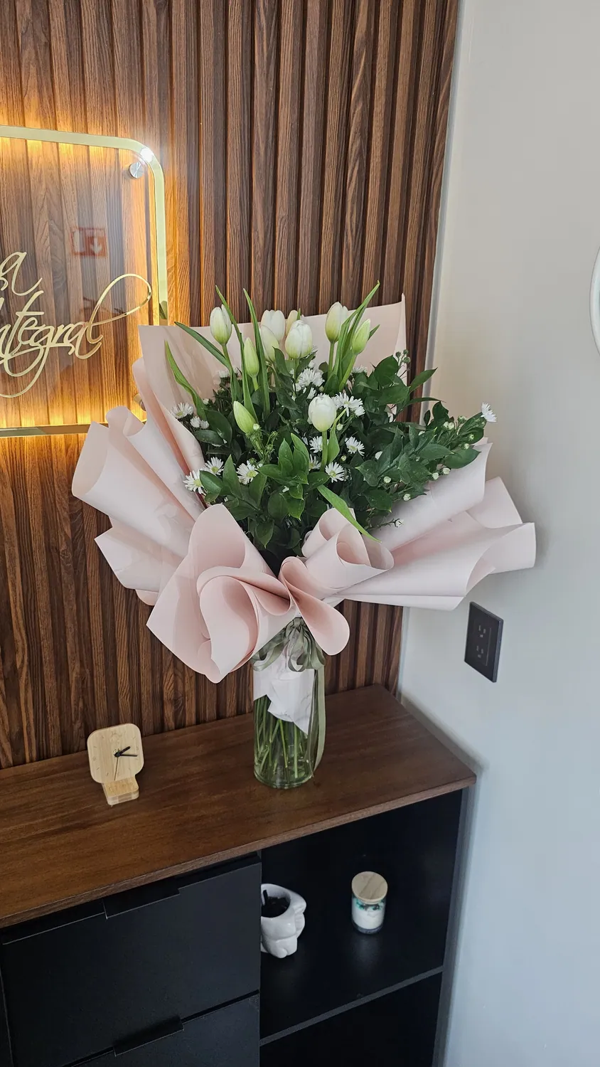 Blancos y verdes — arreglo floral BL-03 de Áurea 1618