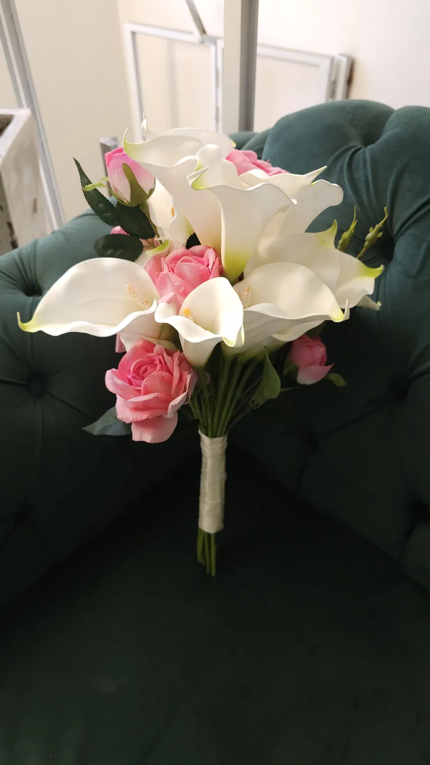 Blancos y verdes — arreglo floral BL-05 de Áurea 1618
