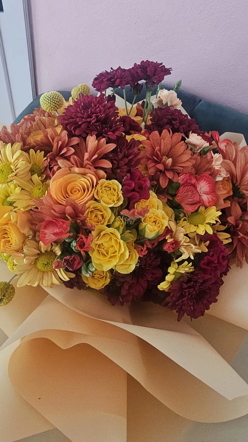 Tonos cálidos — arreglo floral CA-02 de Áurea 1618