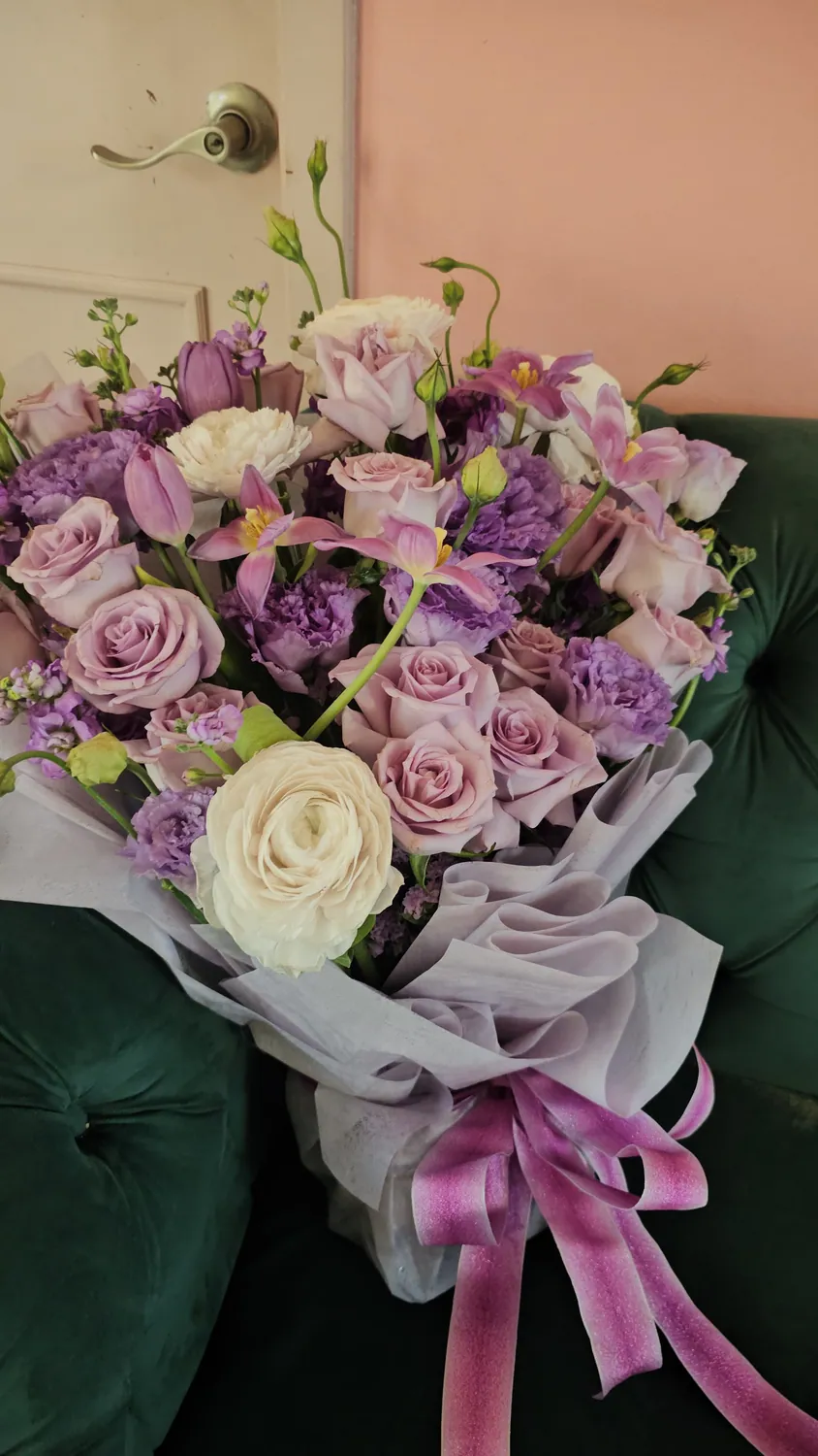 Lilas — arreglo floral LI-01 de Áurea 1618