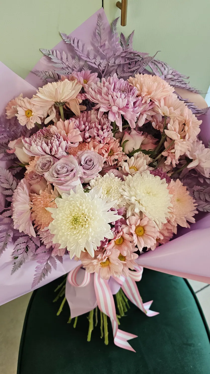 Lilas — arreglo floral LI-02 de Áurea 1618
