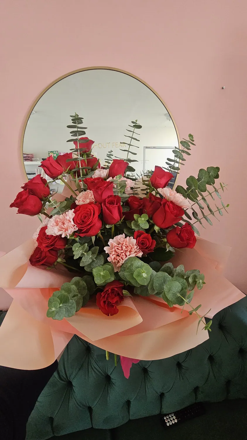 Rojos — arreglo floral RJ-06 de Áurea 1618