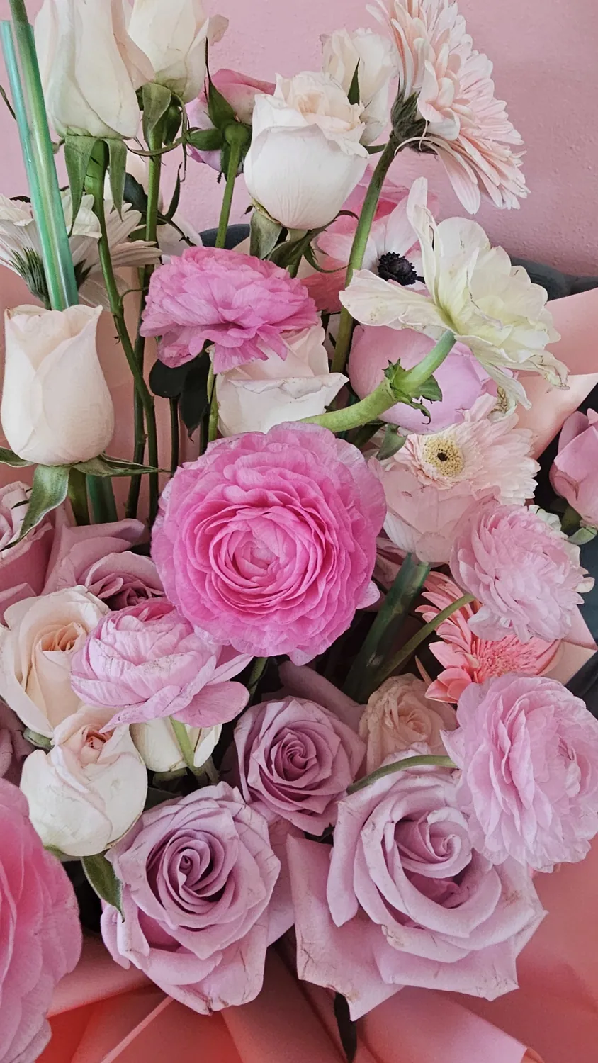 Rosados y peonías — arreglo floral RS-05 de Áurea 1618