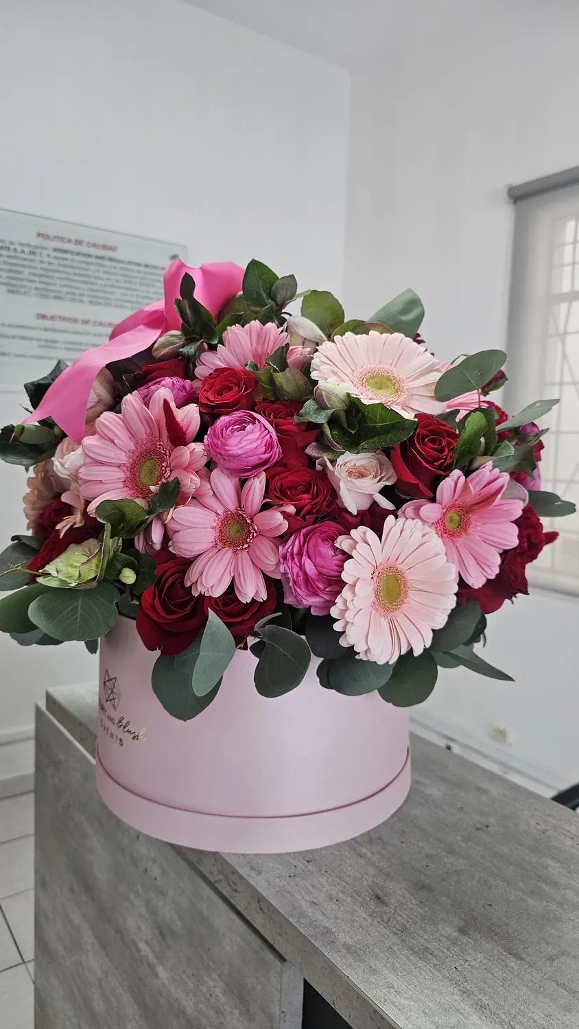 Rosados y peonías — arreglo floral RS-06 de Áurea 1618